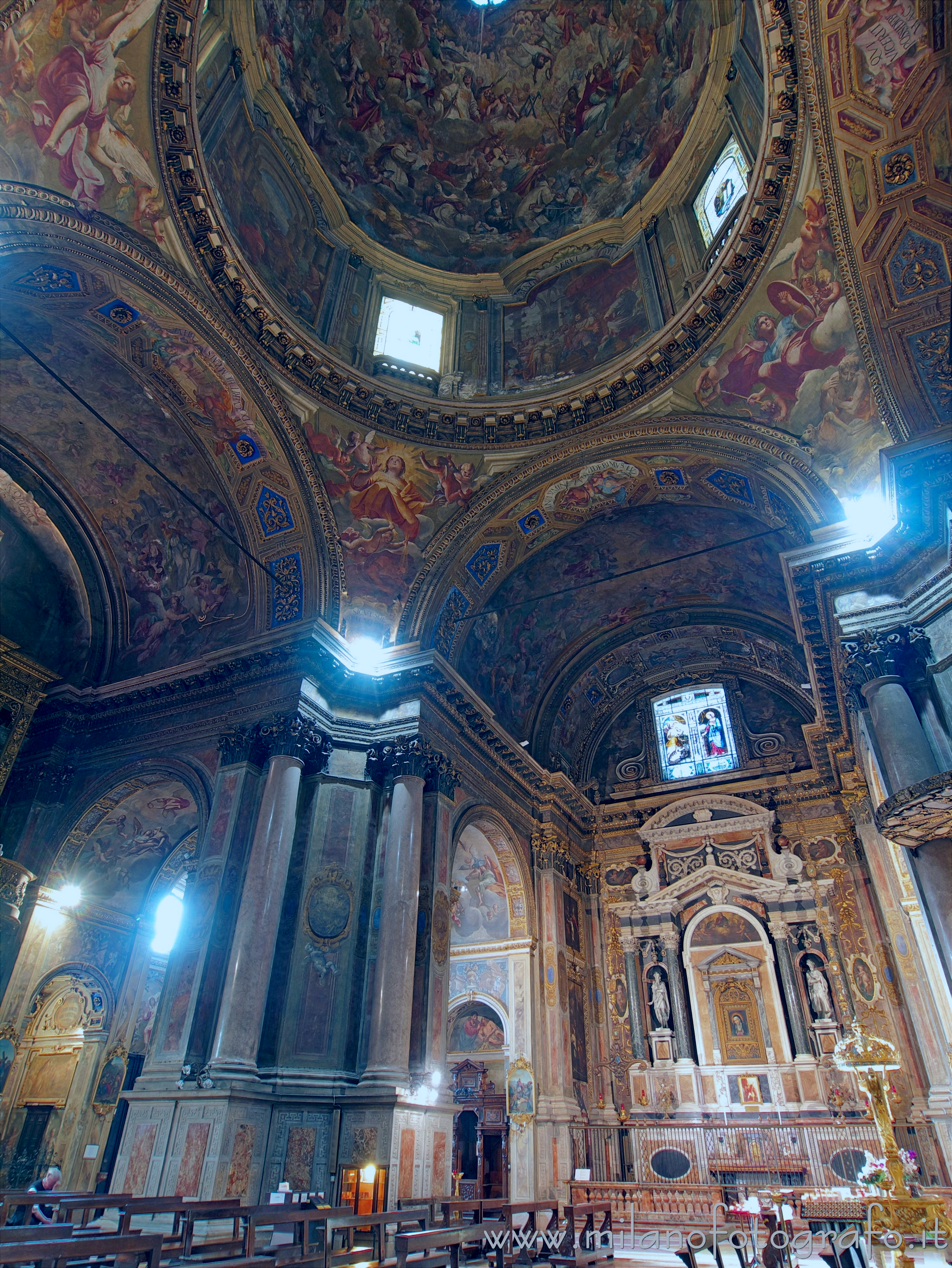 Milano - Cupola e cappella della Madonna Addolorata nella Chiesa di Sant'Alessandro in Zebedia